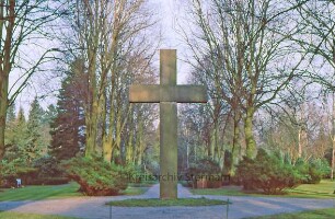 Hamburger Straße: Friedhof: Gedenkkreuz