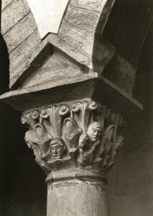 Gernrode, Burgstraße 3. Stiftskirche St. Cyriakus, Kirche des Frauenstifts (961 von Markgraf Gero gegründet). Innenansicht. Kapitell der Säule des westlichen Bogenpaares der Mittelschiff-Südwand