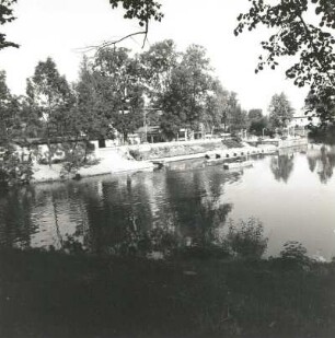 Rodewisch-Obergöltzsch. Ehemaliges Rittergut Obergrötzsch. Wasserburganlage mit Bootsanlegestelle