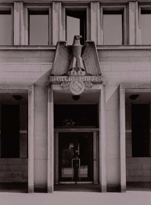 Dresden-Altstadt, Ammonstraße 8. Verwaltungsgebäude des Reichsnährstandes (Reichsbahndirektion, 1938; O. Kohtz). Haupteingang mit Adler und Inschrift "Blut und Boden"