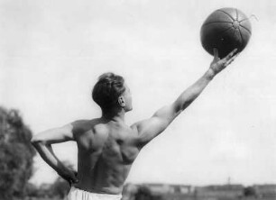 Mann mit Ball