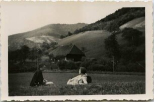 Emma Maier aus Staufen mit Freundin