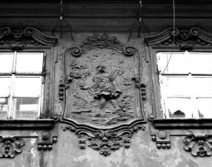 Haus Zum Goldenen Hirschen & Haus Nr. 26 — Relief