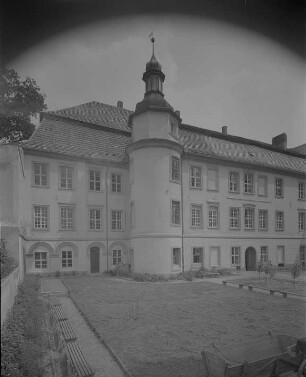 Lieberose. Schloß, Ostflügel, Hofseite mit Taubenturm