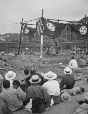 Öffentlicher Ringkampf : Ringkampf im Freien. Ansicht mit Zuschauern