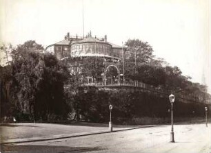 Dresden. Brühlsche Terrasse mit 4. Belvedere : Dresden-Altstadt. Brühlsche Terrasse mit Restaurant "Belvedere" (1842; O. von Wolframsdorf). Blick entlang Terrassenufer nach West-Südwesten gegen Schloßturm