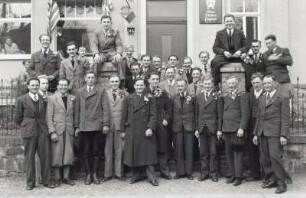 Gruppenaufnahme von Rekruten aus dem Dorf Marbach (Kreis Hainichen)