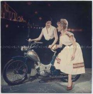 Werbefoto für das Simson-Moped SR2