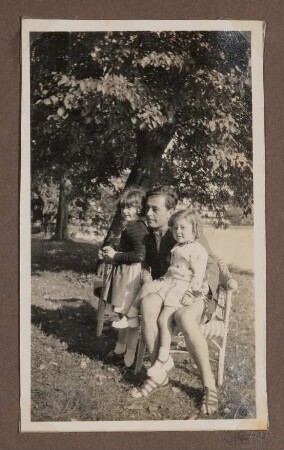 Raimund von Hofmannsthal mit Kindern am See