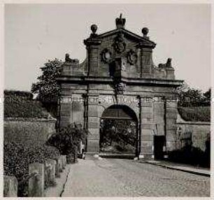 Das hunderttürmige Prag, Burg Wischegrad, Französisches Tor