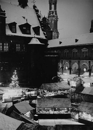 Der Striezelmarkt im Stallhof