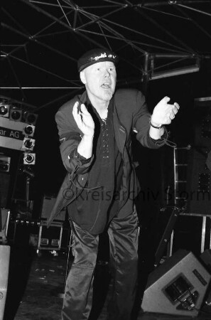 Stadtfest: Hagener Allee, Bühne: Popsänger "Harpo" Jan Svensson bei Gesangsauftritt: 12. Juni 1999