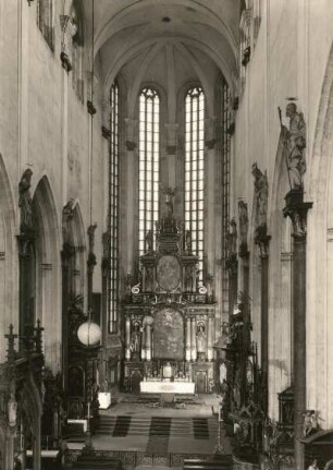 Prag (Praha), Altstädter Ring. Kirche St. Maria vor dem Teyn. Blick in das Mittelschiff gegen Hochaltar (1649, Gemälde von K. Skreta). Ansicht von der Orgelempore nach Osten