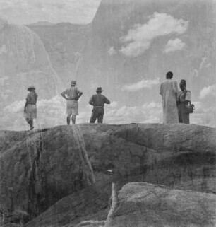 Expeditionsteilnehmer : Rückansicht der Expeditionsteilnehmer der Kayser-Expedition