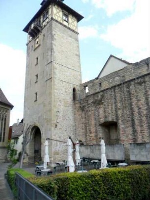 Stadtbefestigung - Stadttor (oberer Torturm) von Südwesten mit Stadtmauer (Wehrgang mit Steinbrüstung)