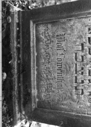 Grabstein 152 (Index: 99795663) Maße HxBxT: 99x54x14 cm: Grabstein 152A (Detailaufnahme)