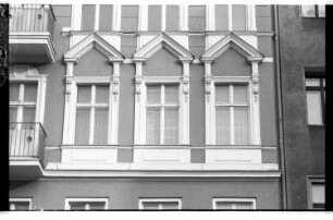 Kleinbildnegative: Mietshaus, Merseburger Str. 7, 1982