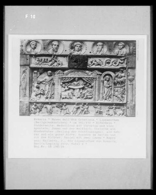 Lipsanothek (Reliquienkästchen) — Vorderseite: Medaillons mit Christus und vier Aposteln; Jonas und der Walfisch; Christus als Wundertäter (Heilung der Blutflüssigen), als Lehrer und als guter Hirte; Susanna im Garten und vor dem Richter, Daniel mit zwei Löwen