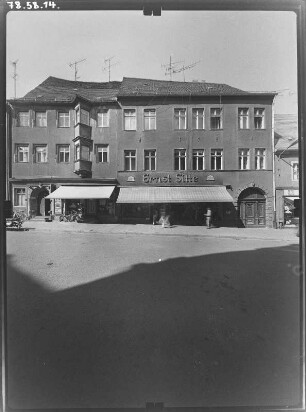 Torgau, Salvador-Allende-Straße (Bäckerstraße) 8/10. Wohnhäuser mit Läden (wohl 1579 [Nr. 8], Bezeichnung 1612 [Nr. 10] ). Straßenfront