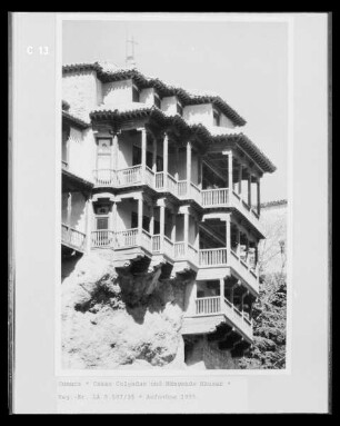 Casas Colgadas & Hängende Häuser