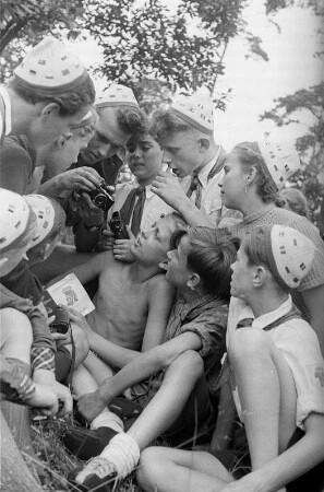 Pionierrepublik "Ernst Thälmann" in Wuhlheide : Pioniere mit Fotoapparaten