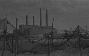 Gothmund: Kraftwerk an der Trave, mit Netzen, vor Gothmund