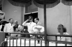 Baneasa: Luftwaffenlazarett, Balkon mit Ehrengästen, Antonescu und Frau, Killinger und Frau