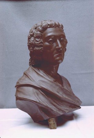 Meißen. Büste von Johann Friedrich Böttger aus Böttgerporzellan (Steinzeug)