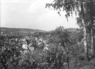 Blick vom Buchberg auf Sebnitz : Sebnitz. Südöstlicher Stadtrand gegen Tal des Lobendauer Baches mit Dolní Poustevna / Tschechien. Blick vom Abhang des Buchberges nach Nord-Nordosten, vor 1967