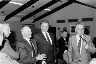 Amtsverwaltung: Wahlen: erster stellvertretender Amtsvorsteher Harry Gehrken, zweiter stellvertretender Amtsvorsteher Ernst Burmeister, im Beisein von Funktionsträgern, Mitgliedern von Amtsausschuss