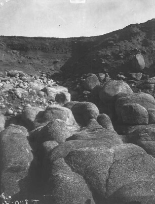 Felsen : Blick über, durch Verwitterung rundgeschliffene, Felsen