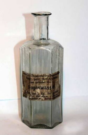 Flasche für Augenwasser aus der Apotheke zum Goldenen Hirsch in Potsdam