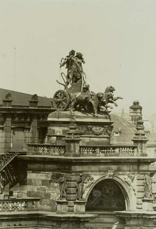 Dresden, Opernhaus : Dresden-Altstadt. Semperoper, Theaterplatz. Quadriga