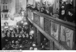Dresden, Weixdorf. Dresdner Kreuzchor. Weihnachtskonzert mit Rudolf Mauersberger in der Dorfkirche, Dezember 1945