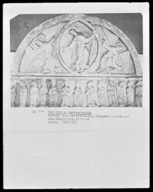 Tympanon und Türsturz vom Ostportal: Himmelfahrt Christi und Maria mit den 12 Aposteln — Himmelfahrt Christi