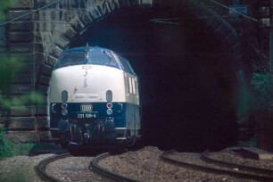 Gäubahn Kriegsbergtunnel Lok 221 108 DC 481 Tunnelausfahrt