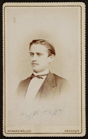Porträt Julius Pohlinck : Foto-/Bildersammlung Stenografische Sammlung. Porträt Julius Pohlinck. Photographie. Carte de visite (1872; R. Müller). Dresden: SLUB P a 0450