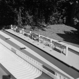 Wettbewerb U-Bahnhof Blissestraße (nicht realisiert), 1. Preis – Gesamtmodell, Schrägansicht (Modell geöffnet). Berlin-Wilmersdorf