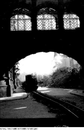 Dresden, Altstadt. Enttrümmerung im Gebiet Zwinger / Residenzschloß mit Feldbahn ("Trümmerbahn"), um 1952/1955