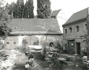 Dresden-Trachau, Alttrachau 20. Gehöft (1867). Scheune und Wohnhaus. Hofansicht