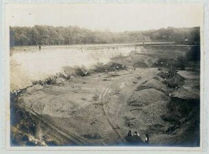 Foto der Kiesgewinnung für Betonbauten bei der Napoleoninsel