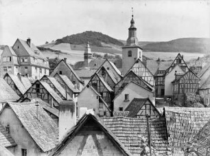 Dörfliche Idylle mit Fachwerkhäusern