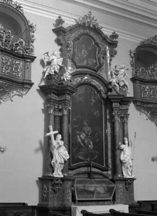 Seitenaltar mit einem Altarbild der beiden Künstler