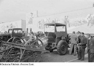 Traktor mit Pflug