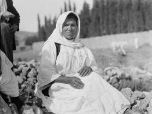 Frau in griechischer Tracht