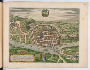 Vogelschaubild von Saintes, kolorierter Kupferstich, um 1682 : Saintes. - [Nicht maßstäbig]. - [Amsterdam] : [Bÿ d' Erfsgenamen van Joannes Janssonius van Waesberge], [1682]. - 1 Vogelschaubild. : Kupferstich. ; 45 x 35 cm +++ Mit Wappen u. Erl.