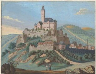 Unbekanntes Schloss / Burg in hügliger Landschaft mit Zwiebeldächern und Glockenturm, dahinter Dorf mit Kirche
