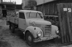 Dresden-Neustadt : In Dresden-Neustadt, Frühlingstrasse mit Barkas V901/2