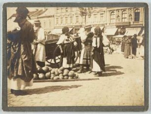 Melonenverkäuferin : Klausenburg (Cluj-Napoca / Rumänien). Markt. Melonenverkäuferin