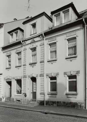 Neustadt in Sachsen, Wohnhaus : Neustadt in Sachsen. Wohnhaus mit Laden (um 1890), Sebnitzer Straße 11. Straßenansicht